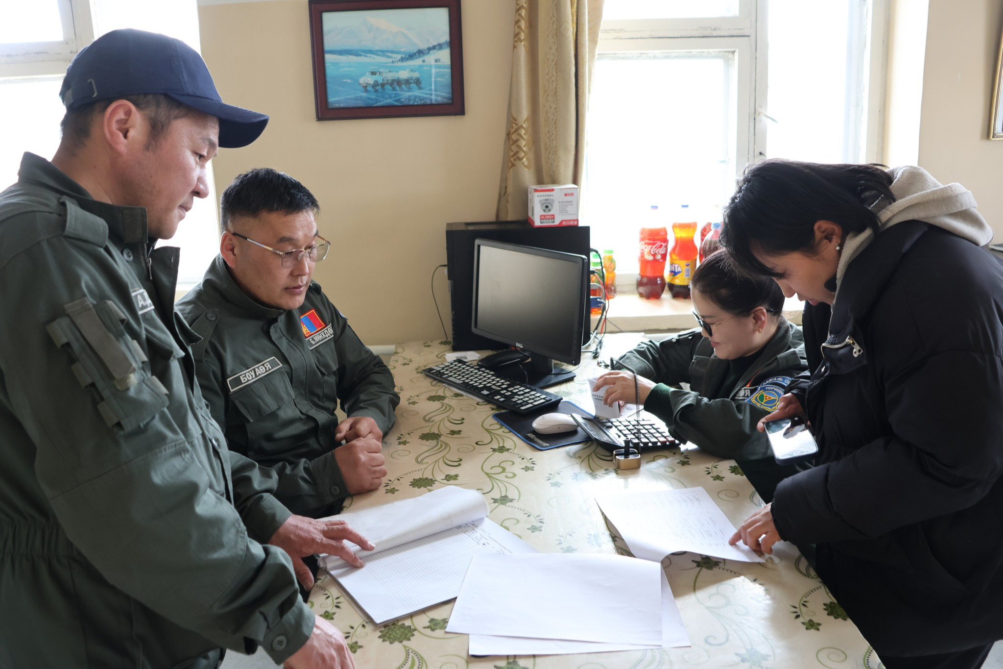 БОУАӨЯАМНЫ БАЙГАЛЬ ОРЧНЫ УЛСЫН ХЯНАЛТЫН ГАЗРЫН 01/08 УДИРДАМЖИЙН ХҮРЭЭНД АЙМГИЙН БАЙГАЛЬ ОРЧНЫ ХЯНАЛТЫН УЛСЫН БАЙЦААГЧИД ТӨЛӨВЛӨГӨӨТ ХЯНАЛТ ШАЛГАЛТЫГ МӨРӨН СУМАНД ҮЙЛ АЖИЛЛАГАА ЯВУУЛЖ БУЙ ШТСТАНЦУУДАД ХИЙЖ ГҮЙЦЭТГЭЛЭЭ.